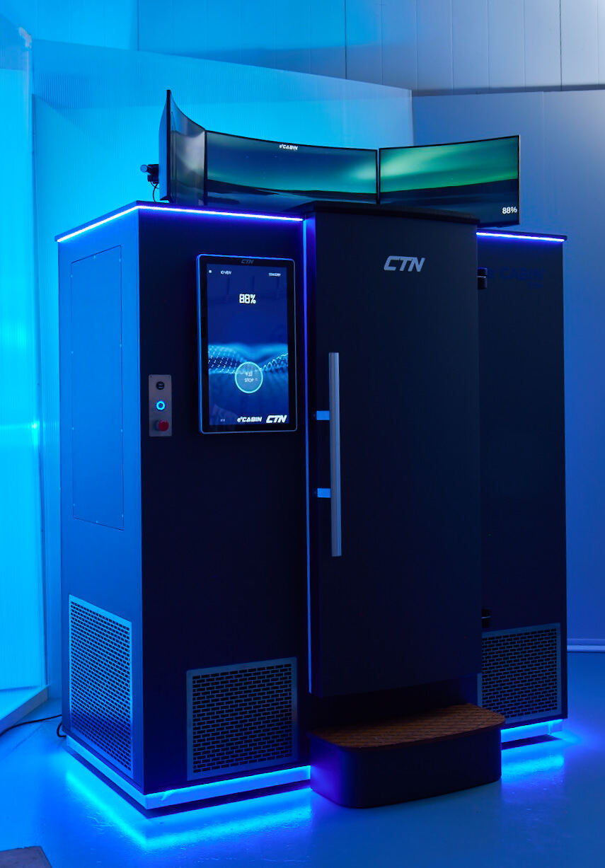 elektrische cryocabine eCabin voor whole body cryotherapie in praktijkomgeving